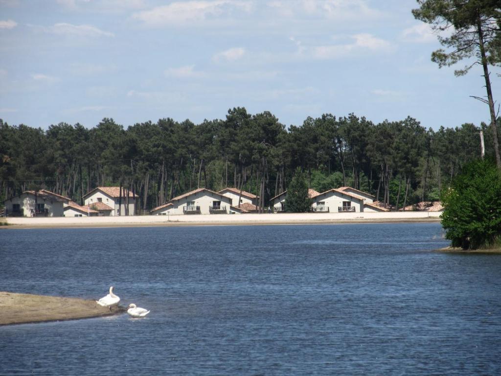 Residence Goelia Les Demeures Du Lac 卡斯特尔雅卢 外观 照片